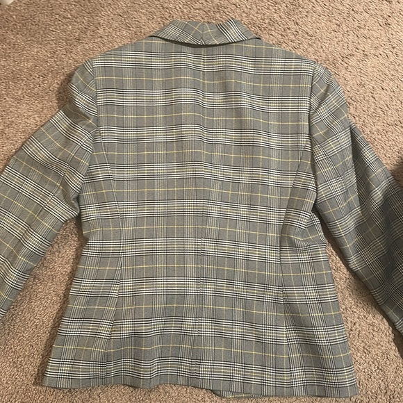Nine West Women’s blazer, size 2. Grey, black white and yellow plaid pattern. - Picture 4 of 4